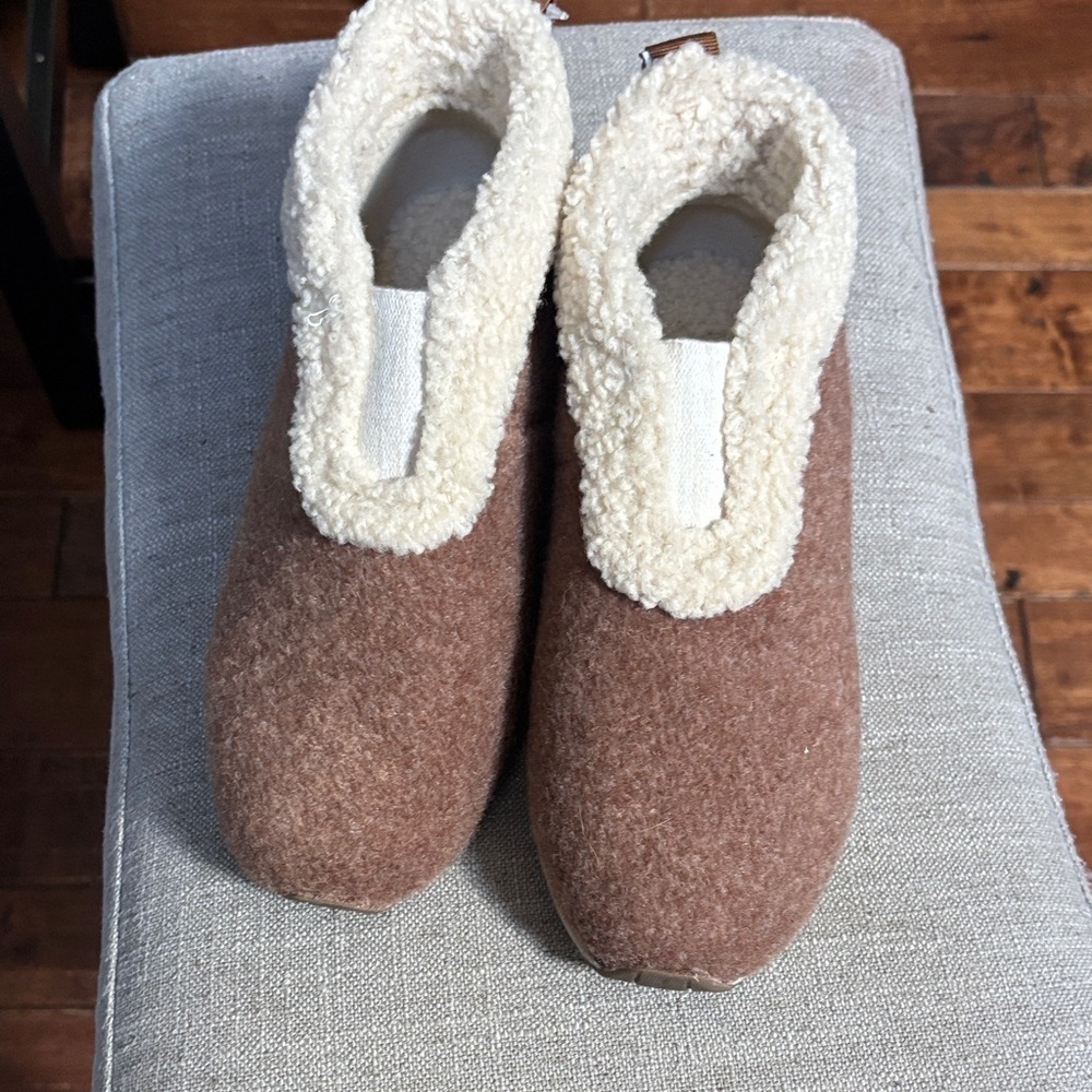 NWT Easy Spirit
Women's Treepose Cozy Slipper Booties sz 6 - Picture 2 of 8